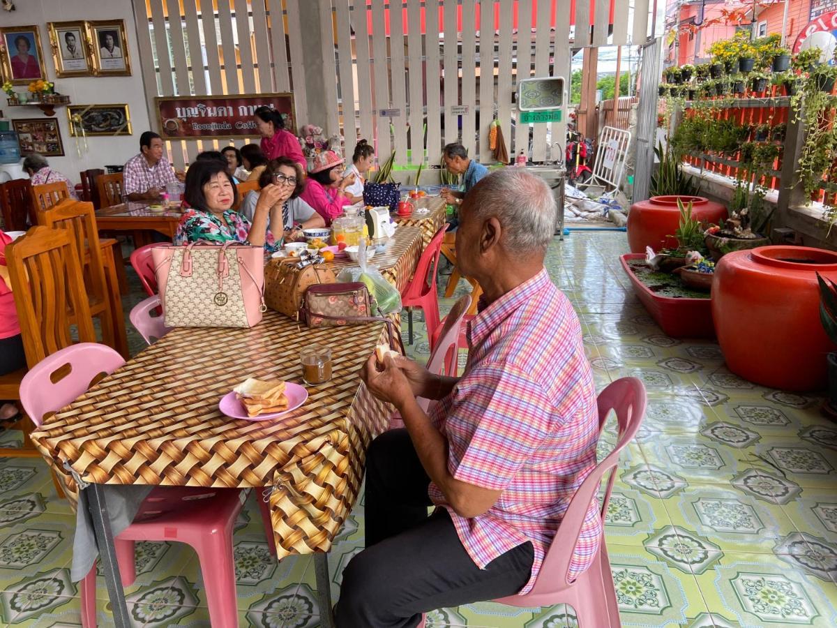 บุญจินดา รีสอร์ท Ban Bang Phayom Esterno foto