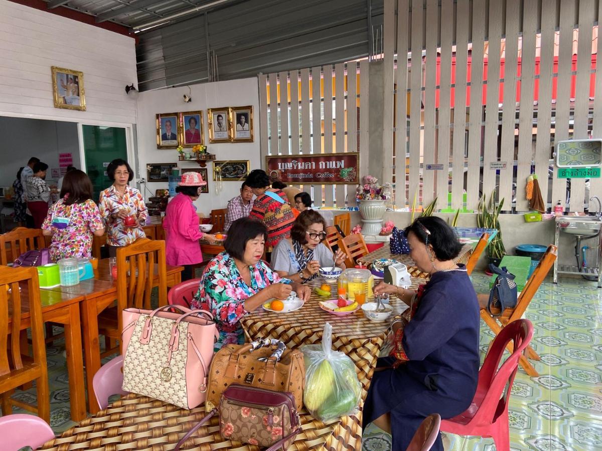 บุญจินดา รีสอร์ท Ban Bang Phayom Esterno foto